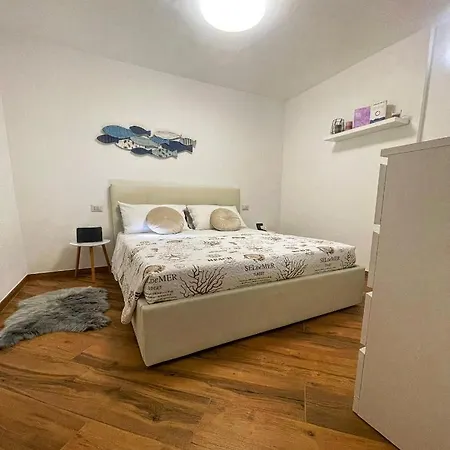 アパート Scirocco クアルトゥ・サンテーレナ